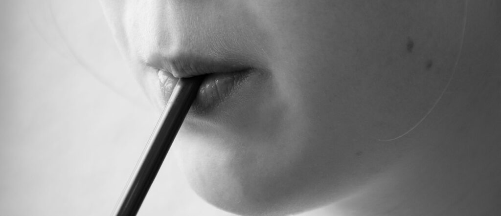 drinking straw, drink, mouth, tube, plastic tubes, girl, thirst, halm, drinking tubes, lips, black-and-white, black and white photo, sw
